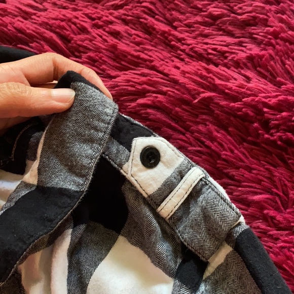 Forever 21 black and white plaid button down shirt - Picture 3 of 15